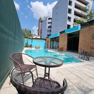 Central 10 Boutique Albergue